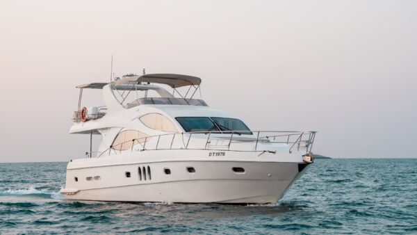 Majesty 61ft Yacht - Image 14