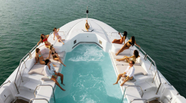 Jumbo pool 160ft Yacht - Image 2