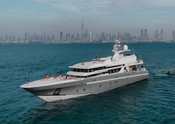 Jumbo pool 160ft Yacht - Image 13