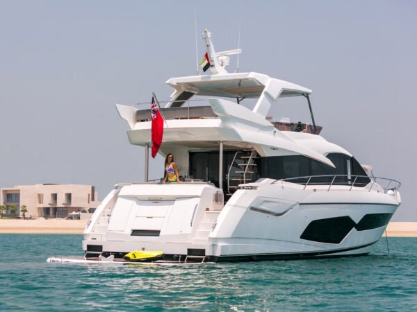 Sunseeker 70ft Yacht - Image 11