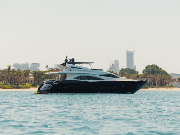 Sunseeker 90ft Yacht - Image 16