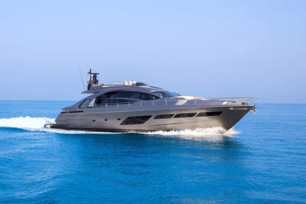 Pershing 83ft Yacht - Image 12